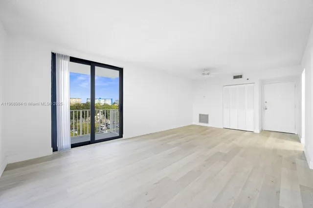 $285,000 | Hillcrest Country Club Apartments, Hollywood, FL 33021