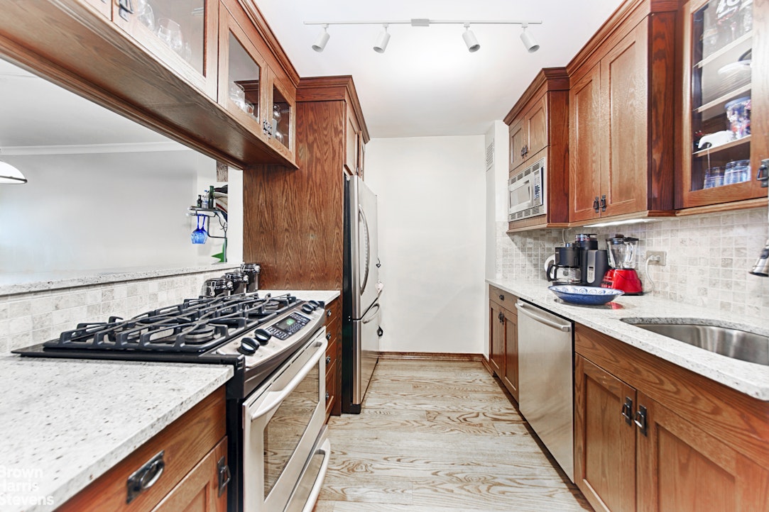 330 3rd Avenue, Unit 8H Manhattan, NY 10010 - Photo 3 of 10