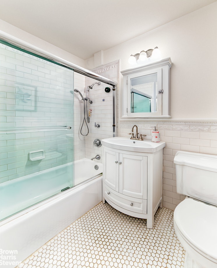 330 3rd Avenue, Unit 8H Manhattan, NY 10010 - Photo 5 of 10