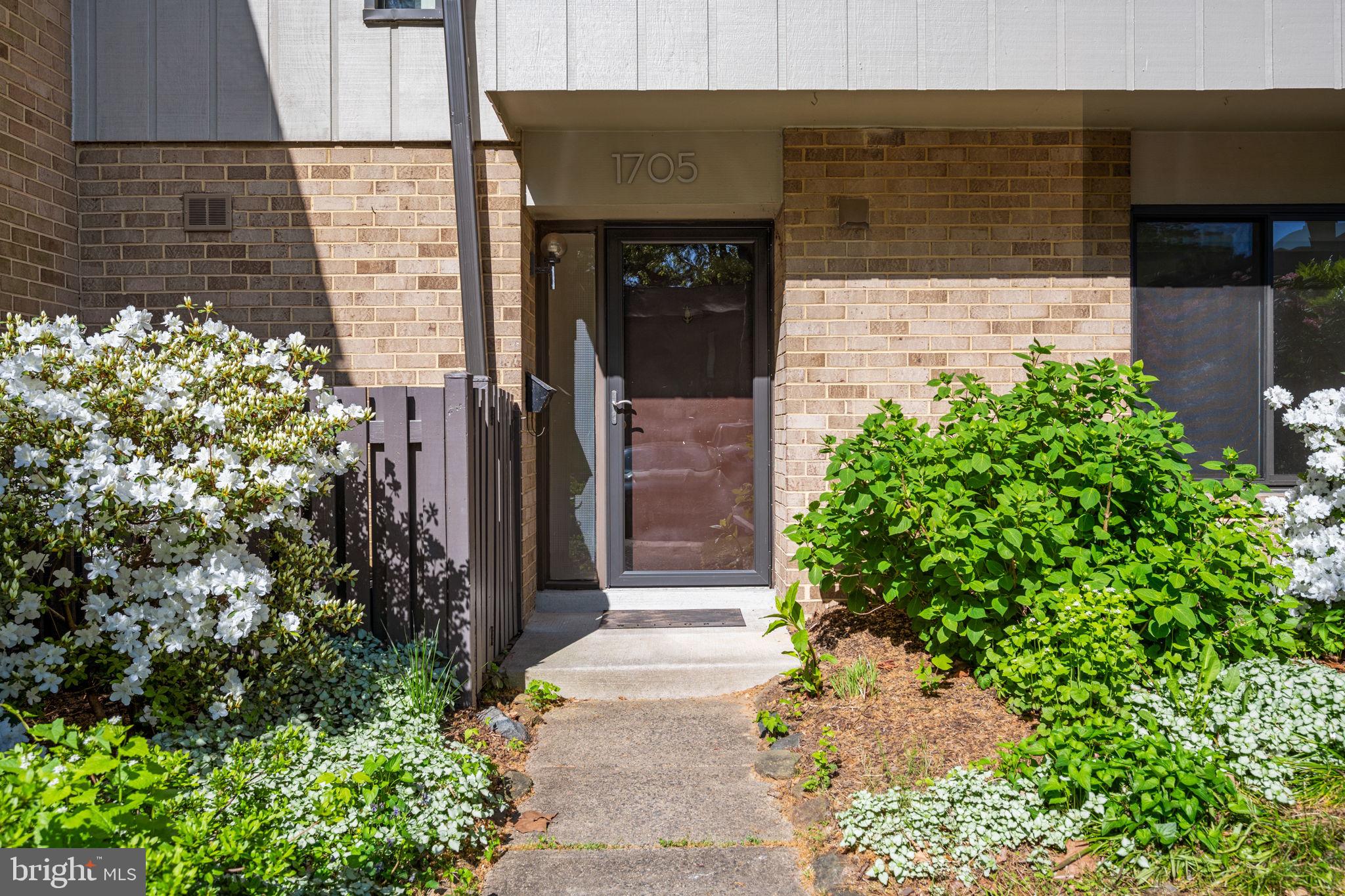 1705 Ivy Oak Square Reston, VA 20190 - Photo 3 of 36 Come In