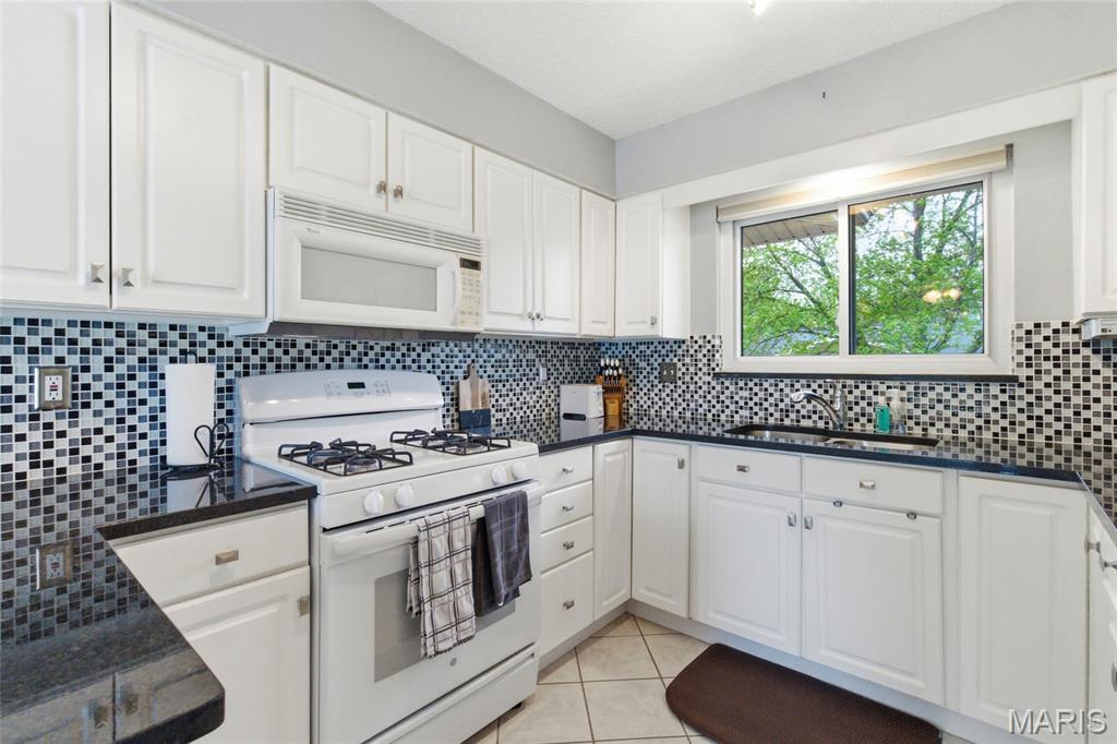 820 Posthorn Drive Manchester, MO 63021 - Photo 7 of 46