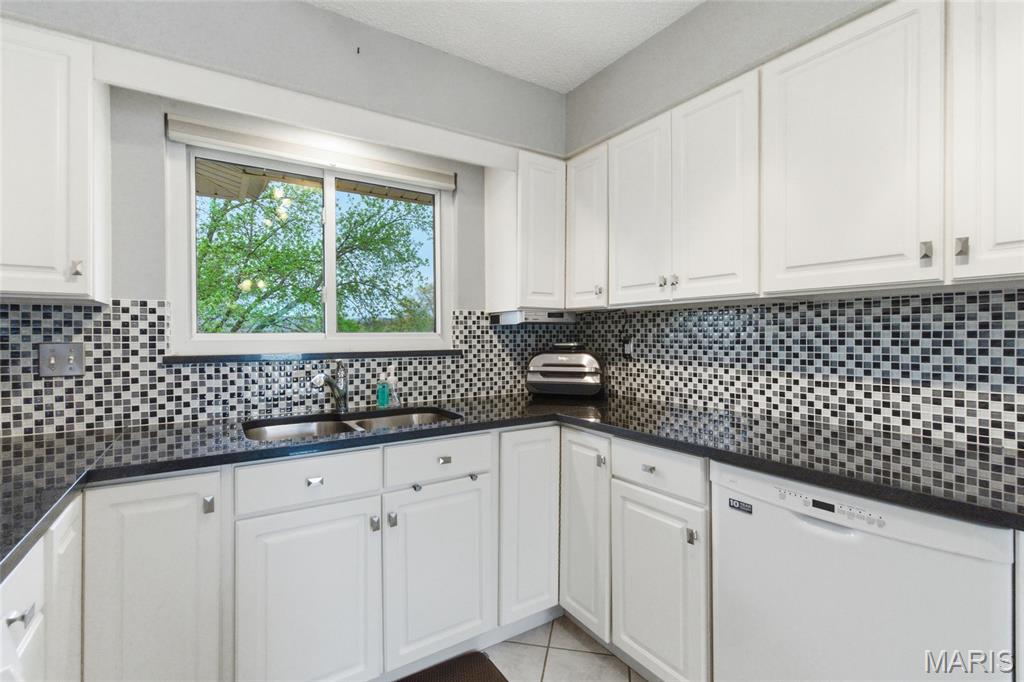820 Posthorn Drive Manchester, MO 63021 - Photo 8 of 46