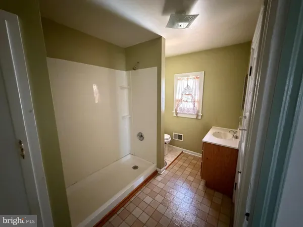 $1,200 | 20 Dickinson Road, Unit B, Glassboro, NJ 08028