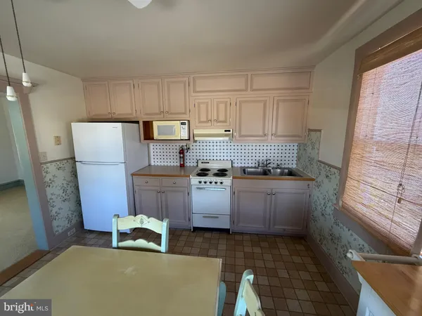 $1,200 | 20 Dickinson Road, Unit B, Glassboro, NJ 08028