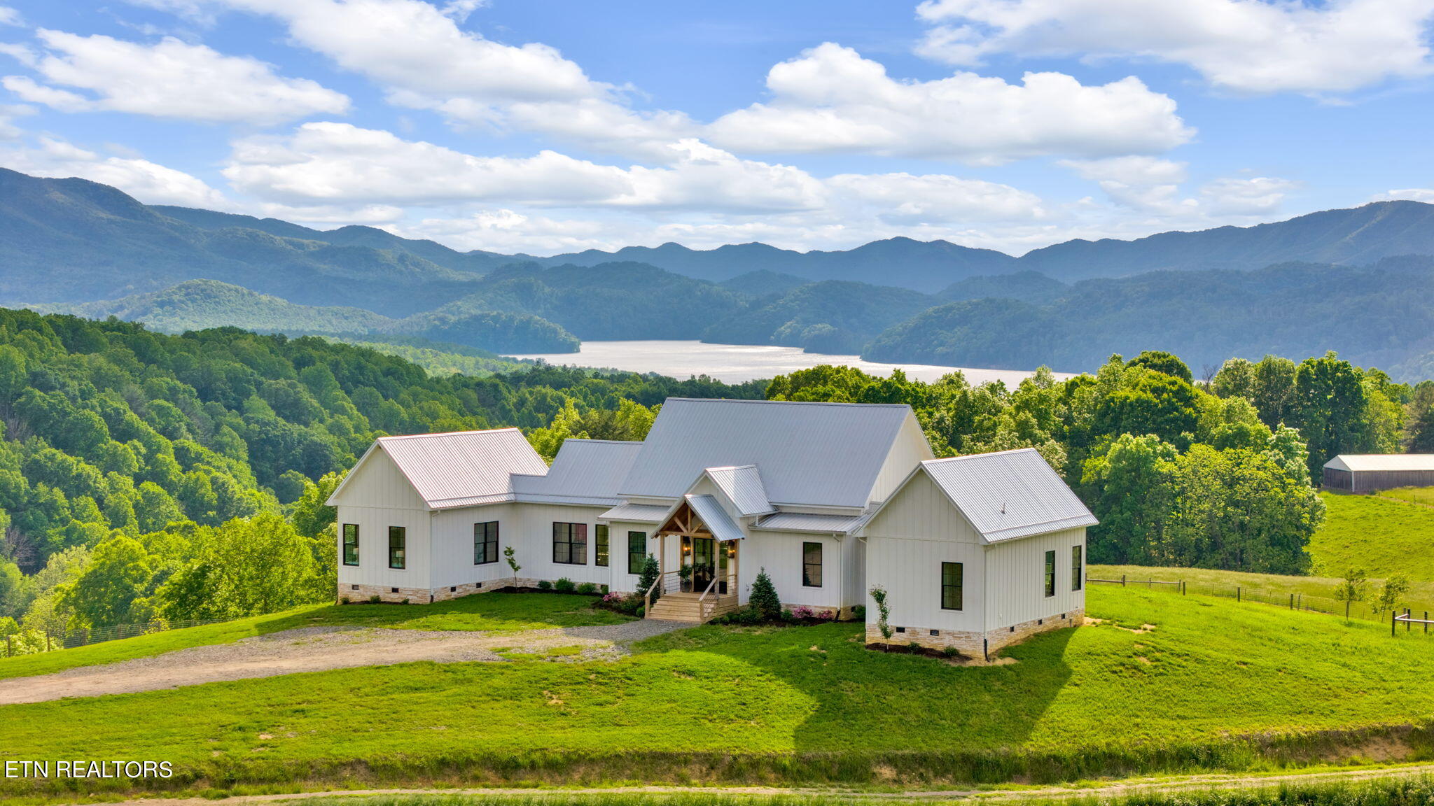 636 Dry Hill Road Butler, TN 37640 - Photo 3 of 51 IMG_3311