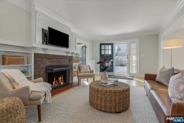 $869,000 | 5 Inness Place, Glen Ridge, NJ 07028