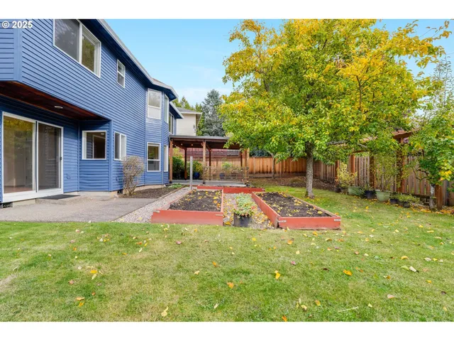 a view of a house with backyard and sitting area