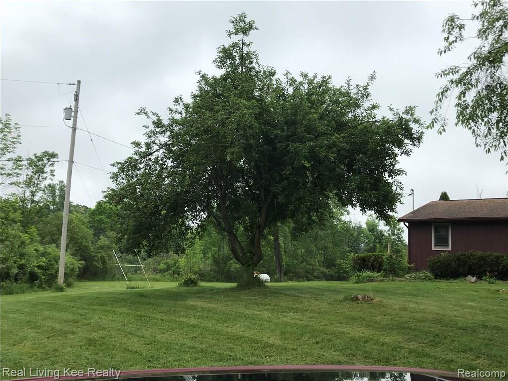 12075 Gage Road Holly, MI 48442 - Photo 36 of 38 Gage yard 2.jpg