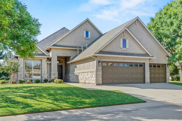 $699,900 | 10409 Countryside Drive, Denton, TX 76207