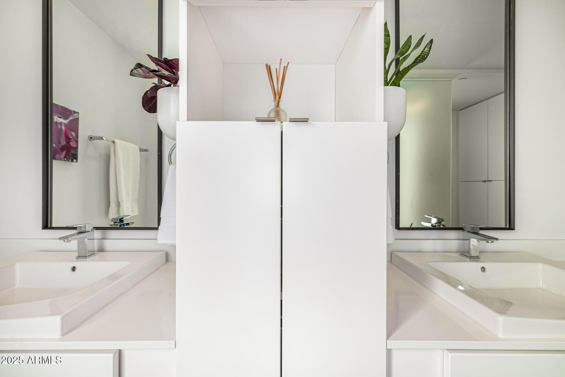 200 West Portland Street, Unit 827 Phoenix, AZ 85003 - Photo 25 of 111 a bathroom with a tub sink and mirror