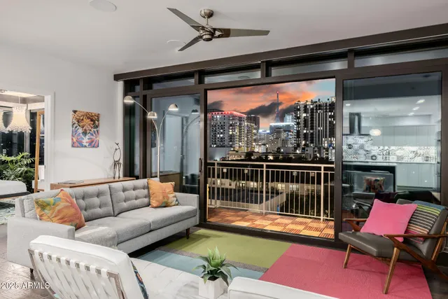 $875,000 | 200 West Portland Street, Unit 827, Phoenix, AZ 85003