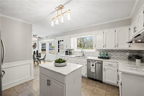 $689,000 | 3402 Johnson Ferry Road Northeast, Roswell, GA 30075