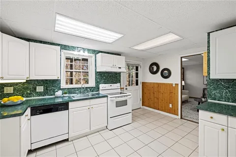 $689,000 | 3402 Johnson Ferry Road Northeast, Roswell, GA 30075