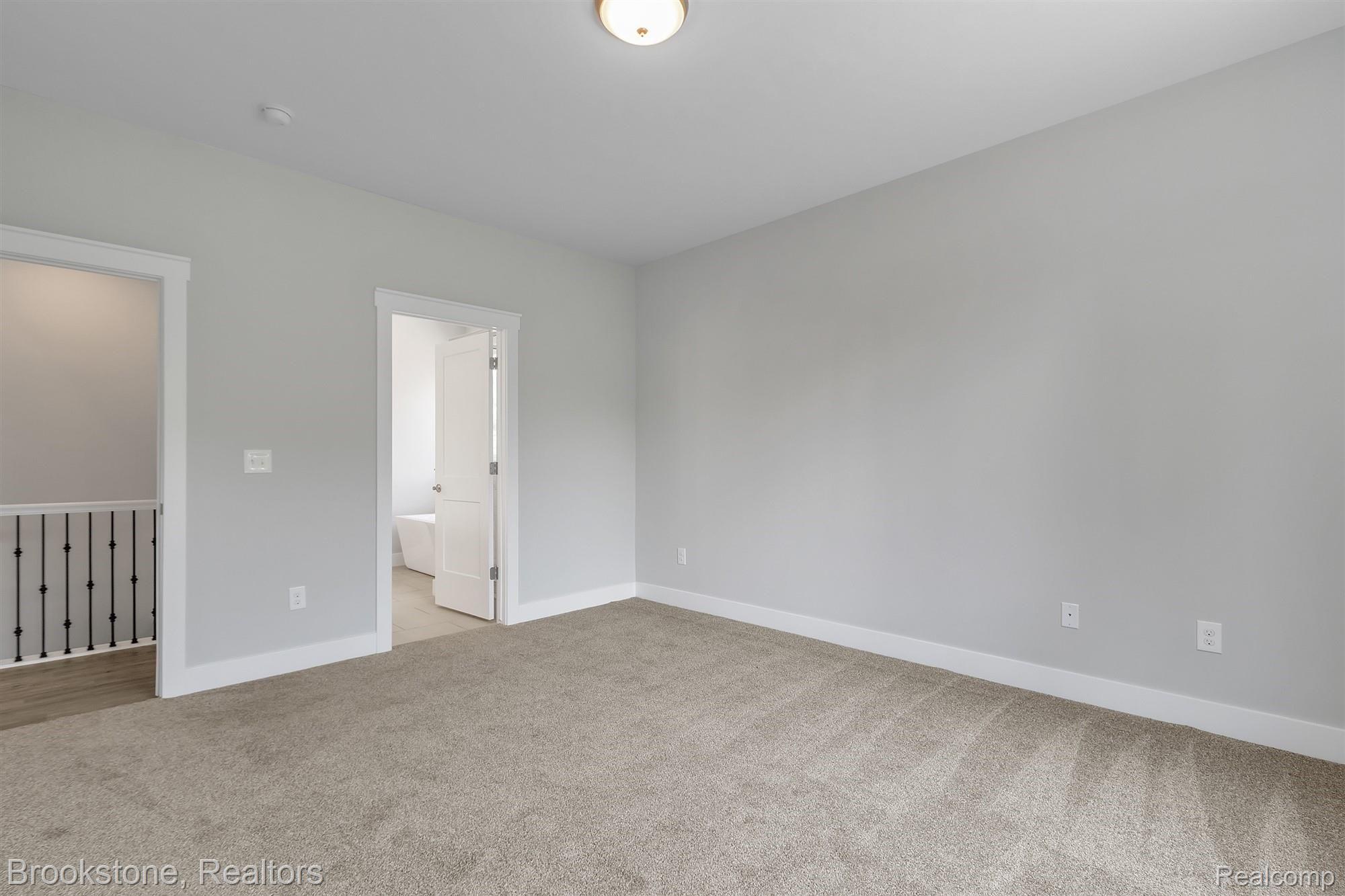 3361 Bathurst Avenue Rochester, MI 48309 - Photo 14 of 46 26-3361 Bathhurst -windowstill-real.jpg