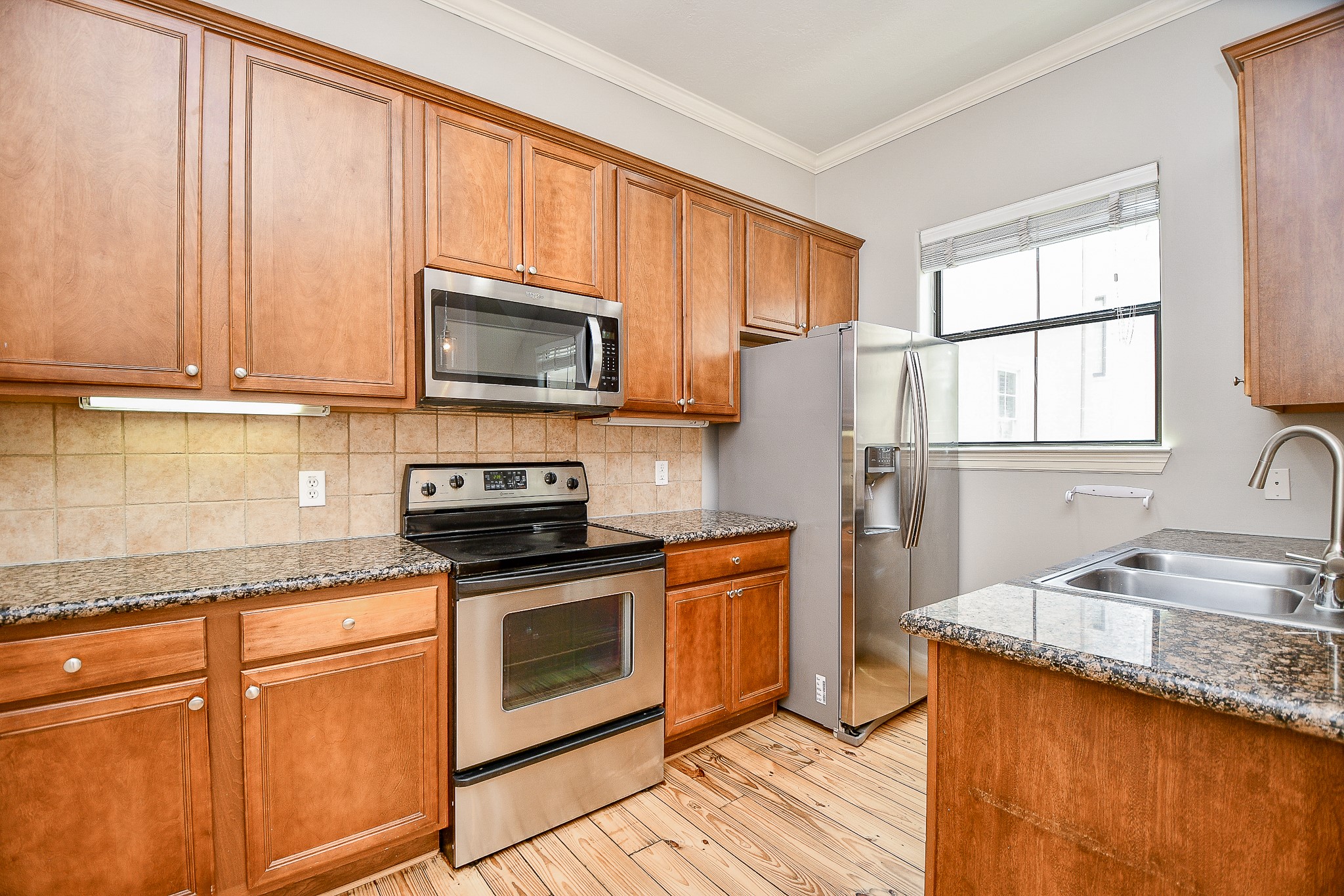 118 McGowen Street, Unit K Houston, TX 77006 - Photo 14 of 32 Open concept style kitchen ample cabinet space pantry granite counters and lots of natural light