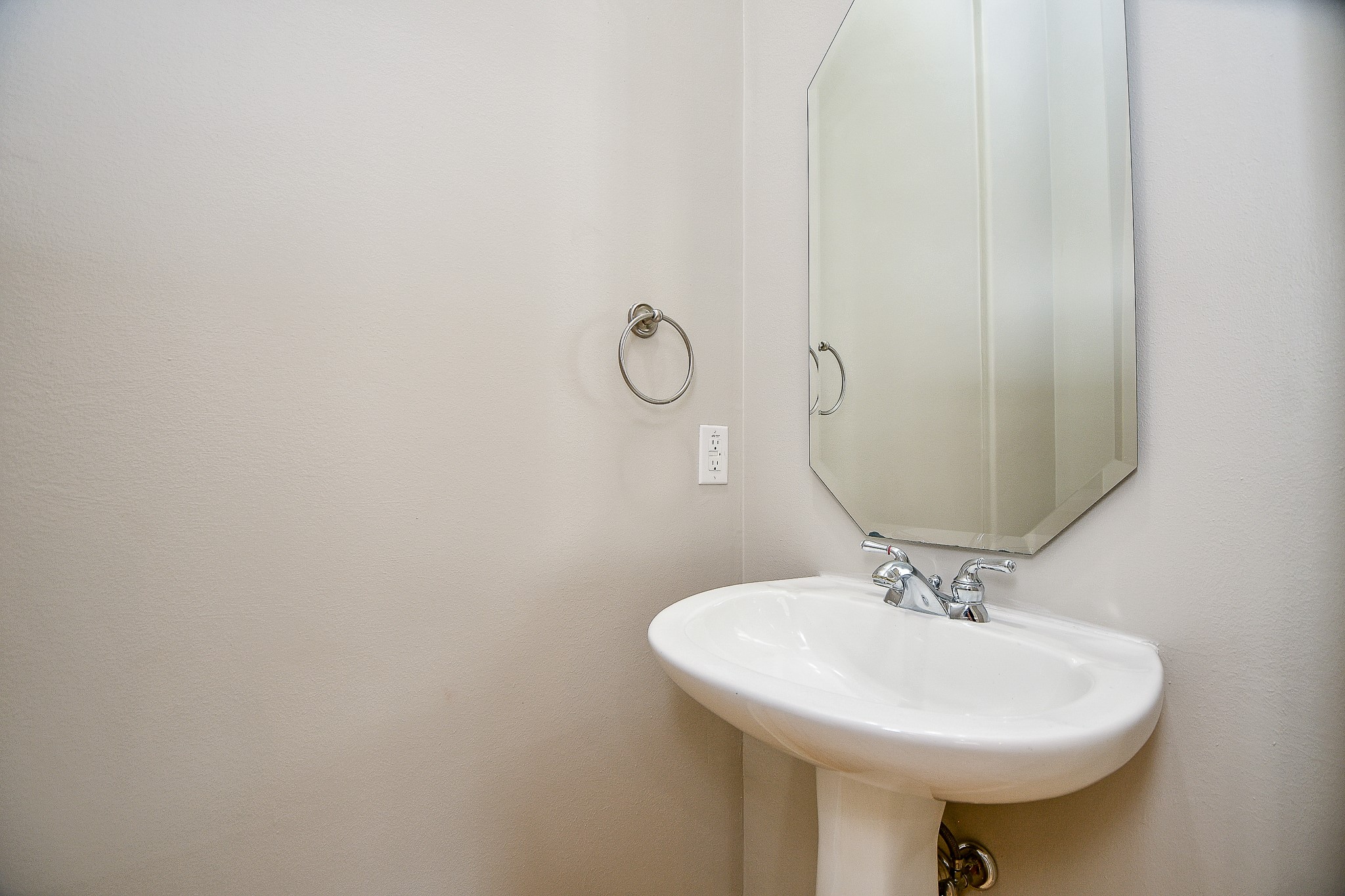 118 McGowen Street, Unit K Houston, TX 77006 - Photo 15 of 32 Half bath