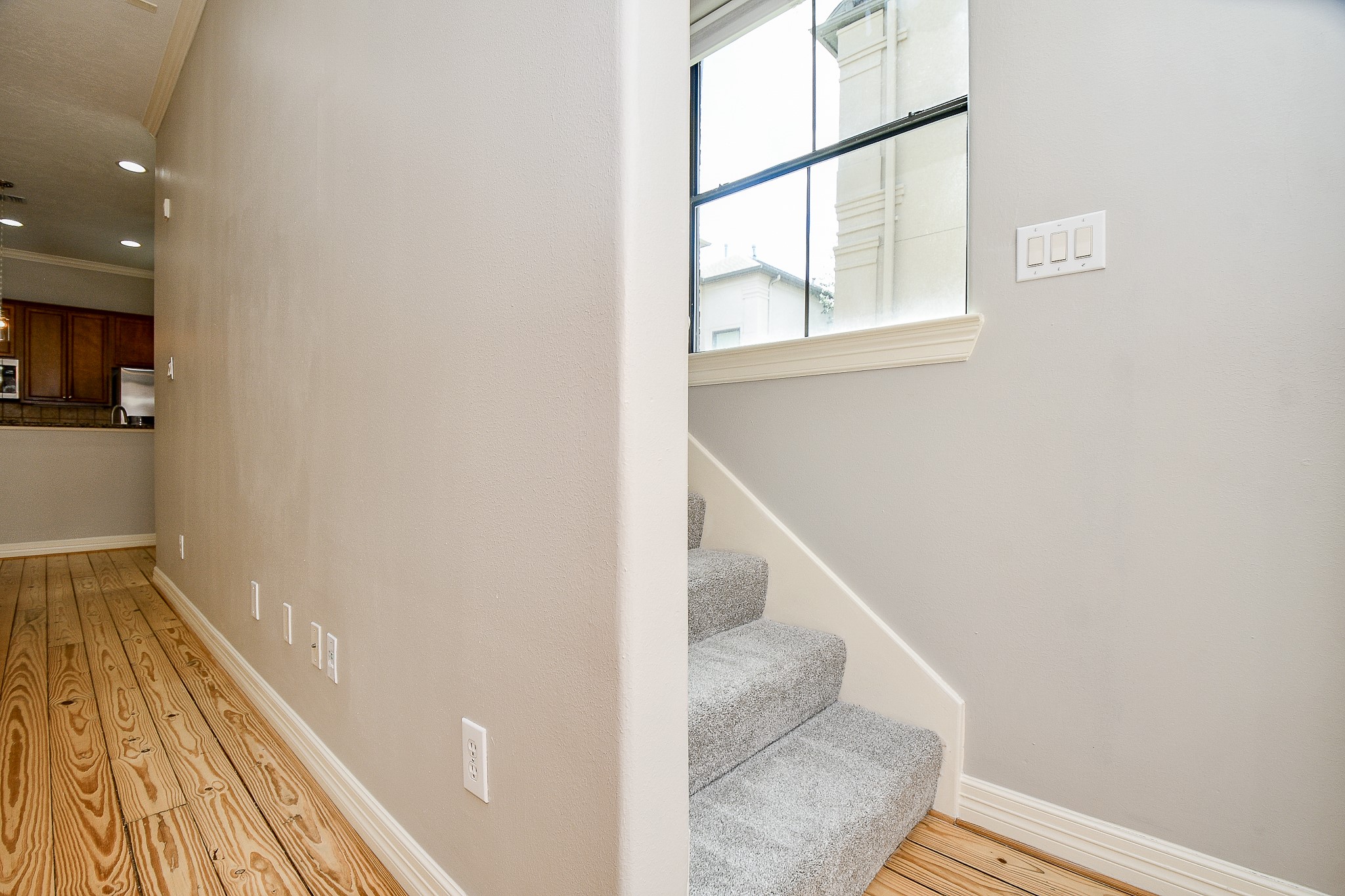 118 McGowen Street, Unit K Houston, TX 77006 - Photo 16 of 32 Brand new carpet and recently painted all around