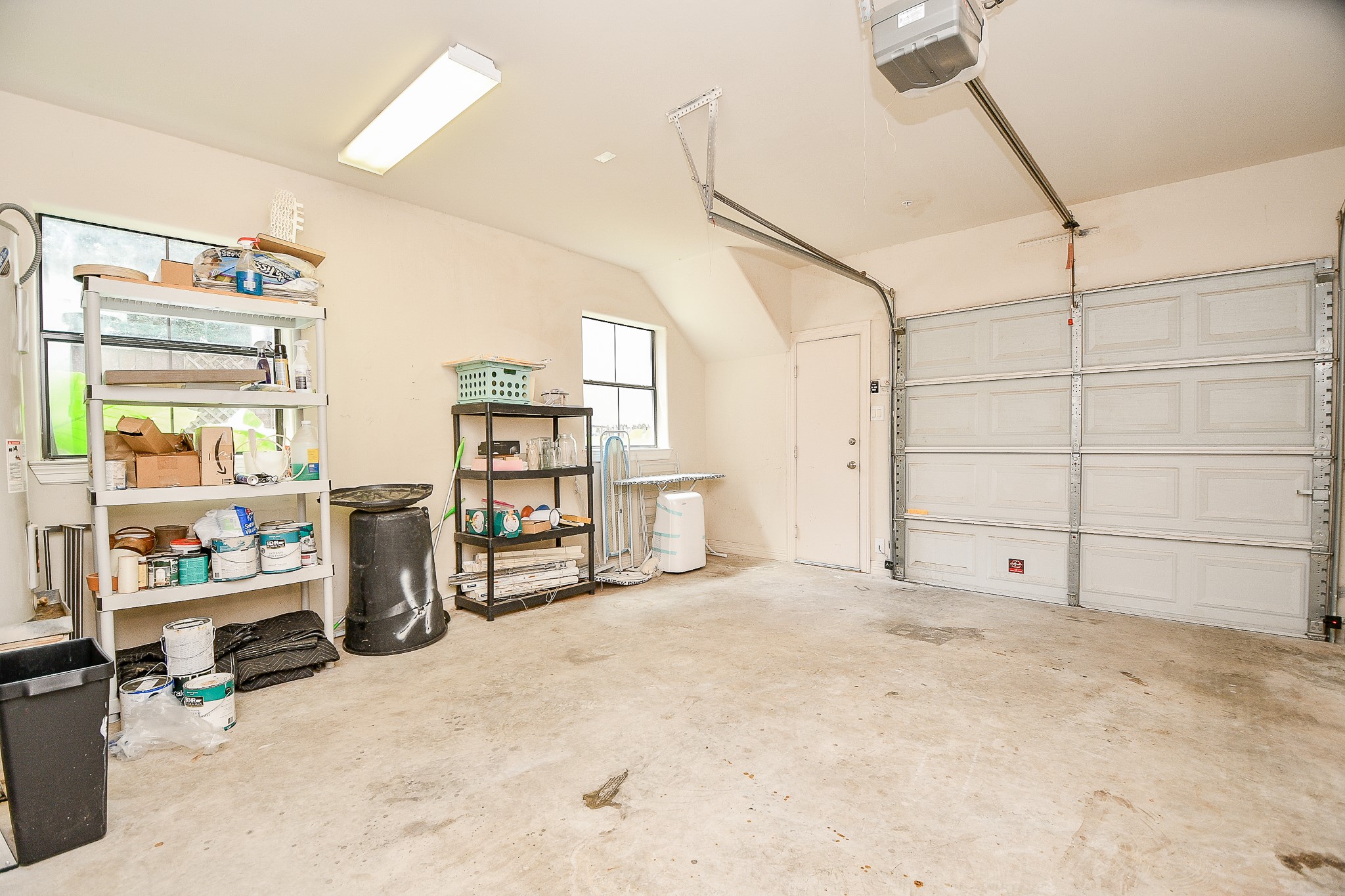 118 McGowen Street, Unit K Houston, TX 77006 - Photo 31 of 32 Oversize garage