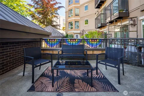 $300,000 | 1125 East Olive Street, Unit 202, Seattle, WA 98122