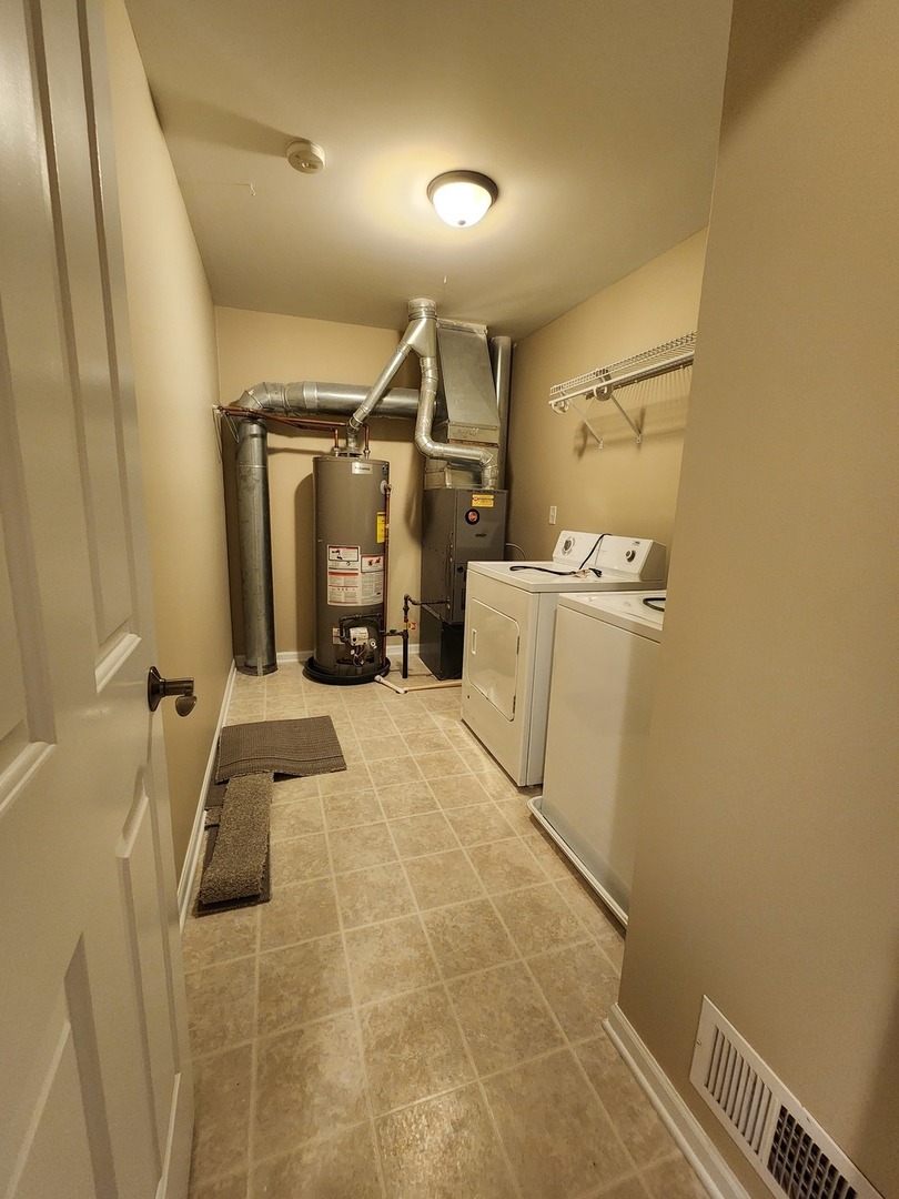 618 Caleb Drive, Unit 618 Ottawa, IL 61350 - Photo 7 of 10 a bathroom with a sink and mirror
