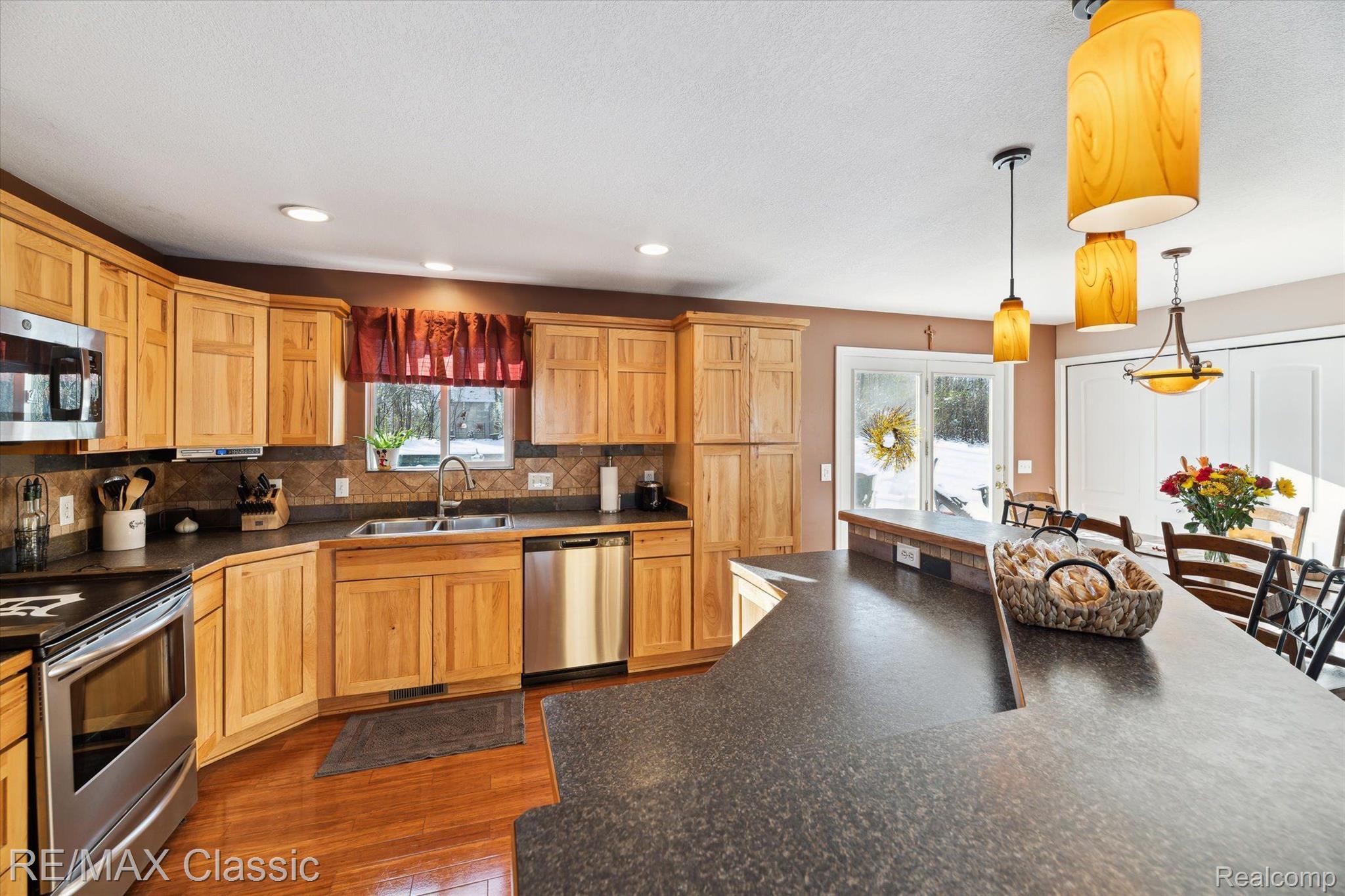 1712 Ridge Road White Lake, MI 48383 - Photo 7 of 33 Gallery Image 7