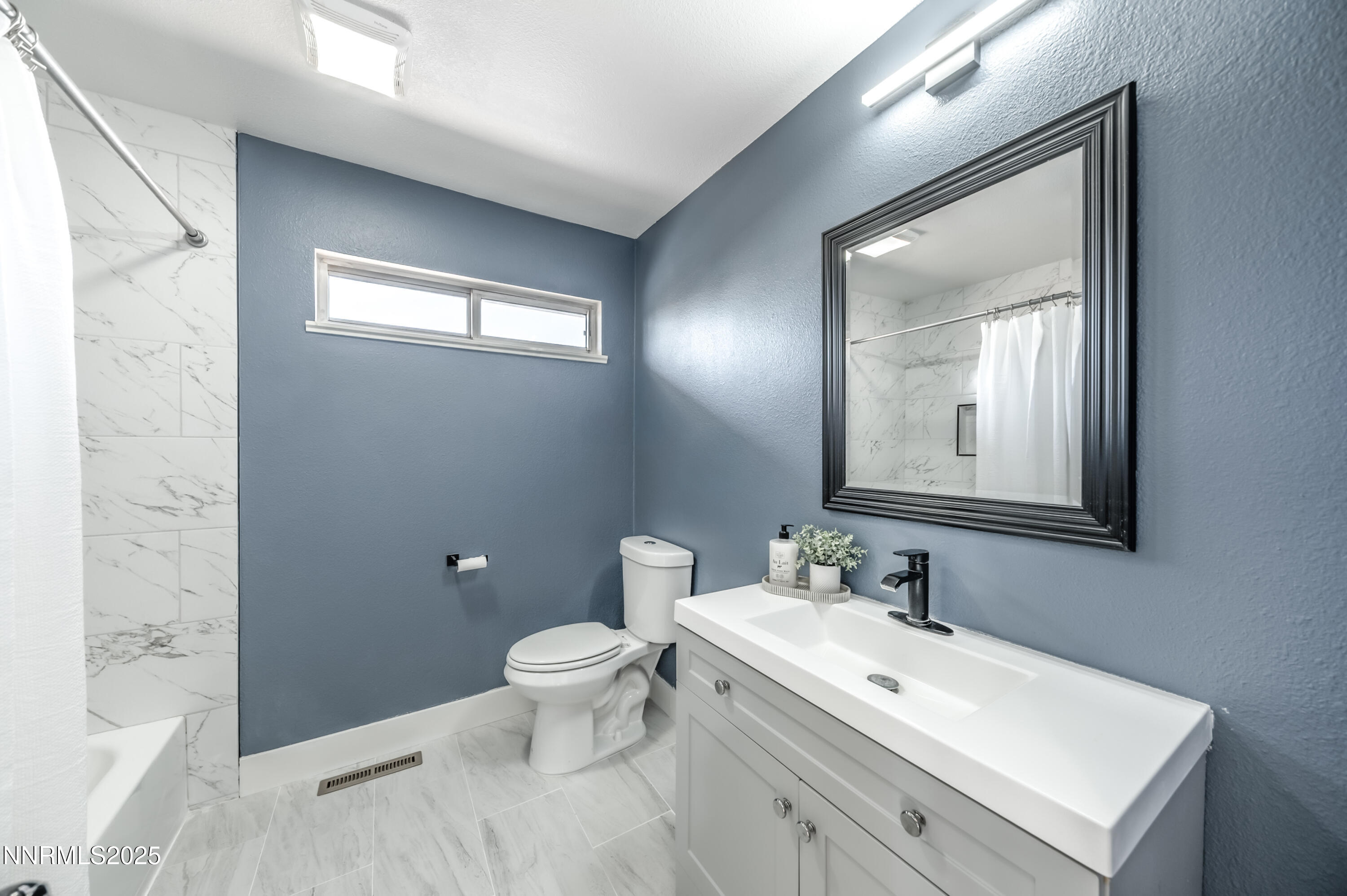 11675 Heartpine Street Reno, NV 89506 - Photo 21 of 38 a bathroom with a toilet sink and mirror