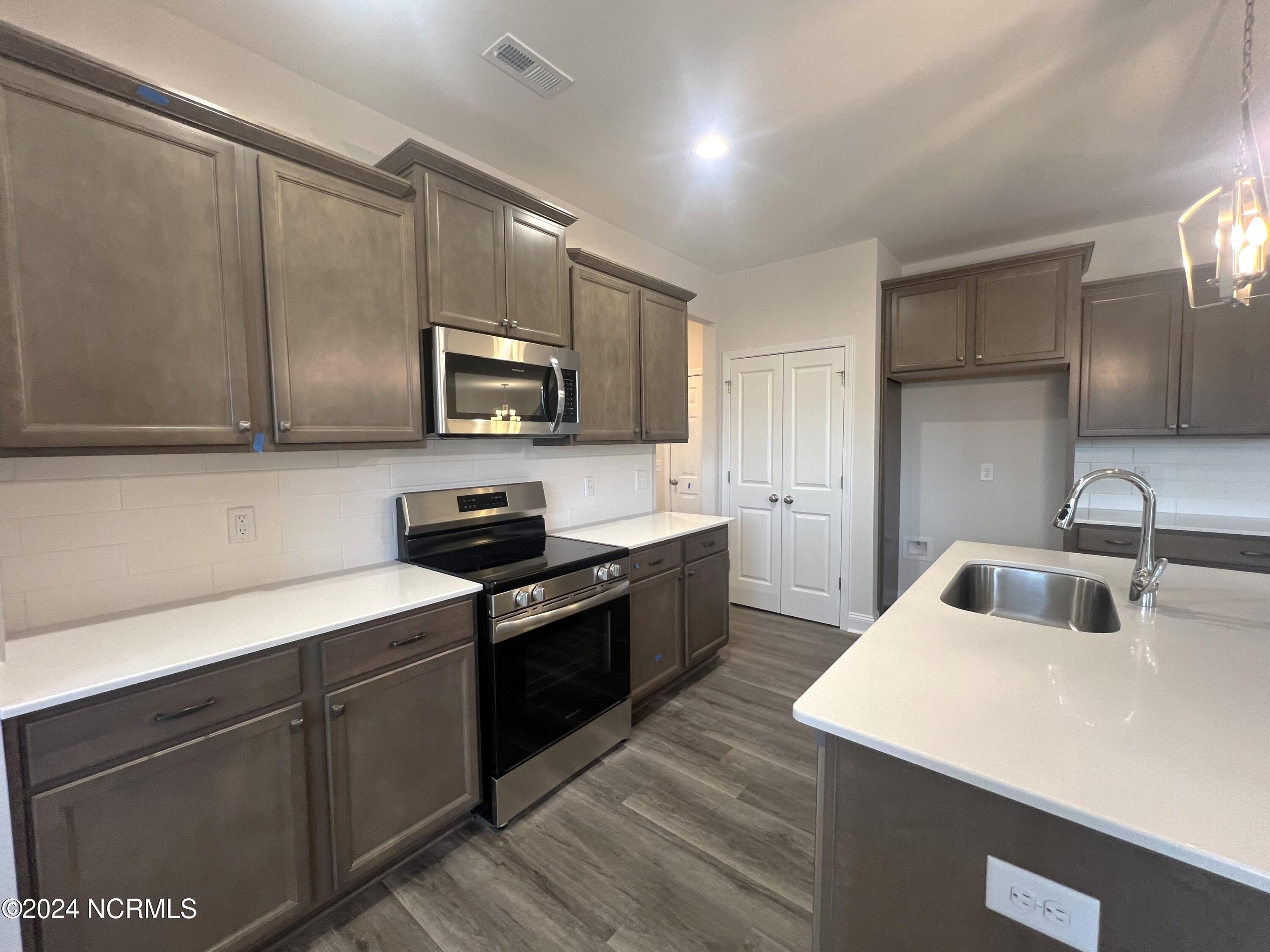 128 Fireside Drive Benson, NC 27504 - Photo 8 of 23 IMG_0977