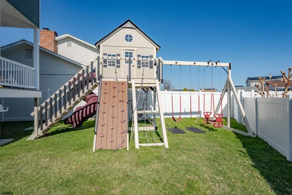 a view of a yard in front of house