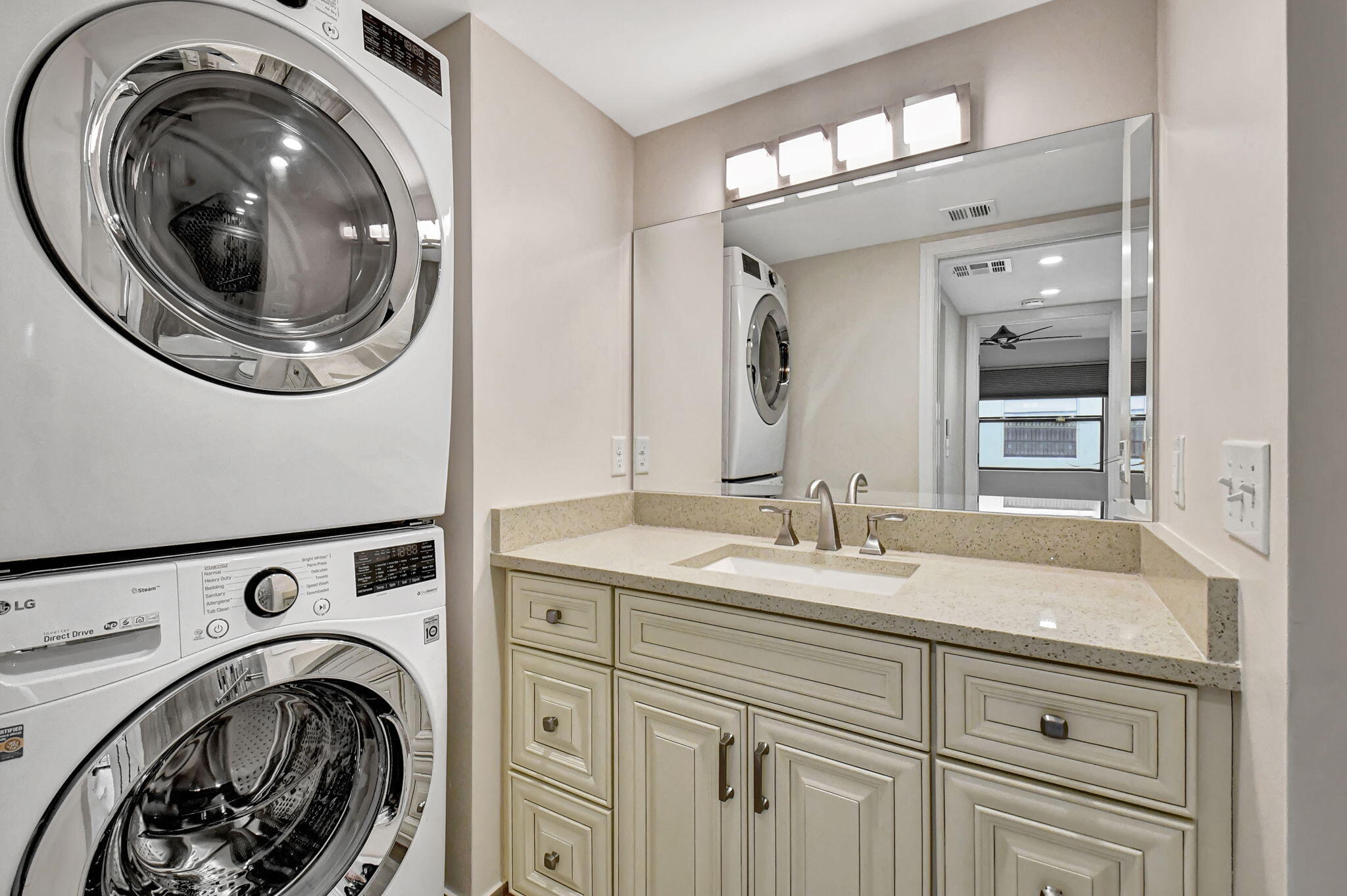 73 Capri B, Unit 73 Delray Beach, FL 33484 - Photo 19 of 93 Full Size Washer & Dryer