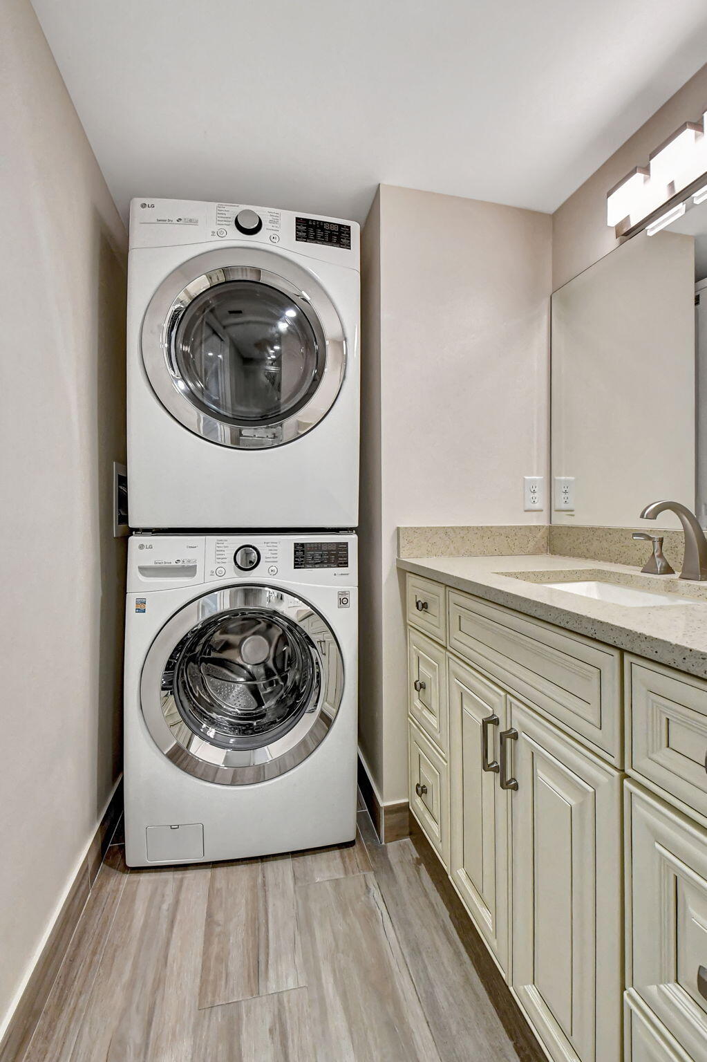 73 Capri B, Unit 73 Delray Beach, FL 33484 - Photo 20 of 93 Washer & Dryer & Vanity