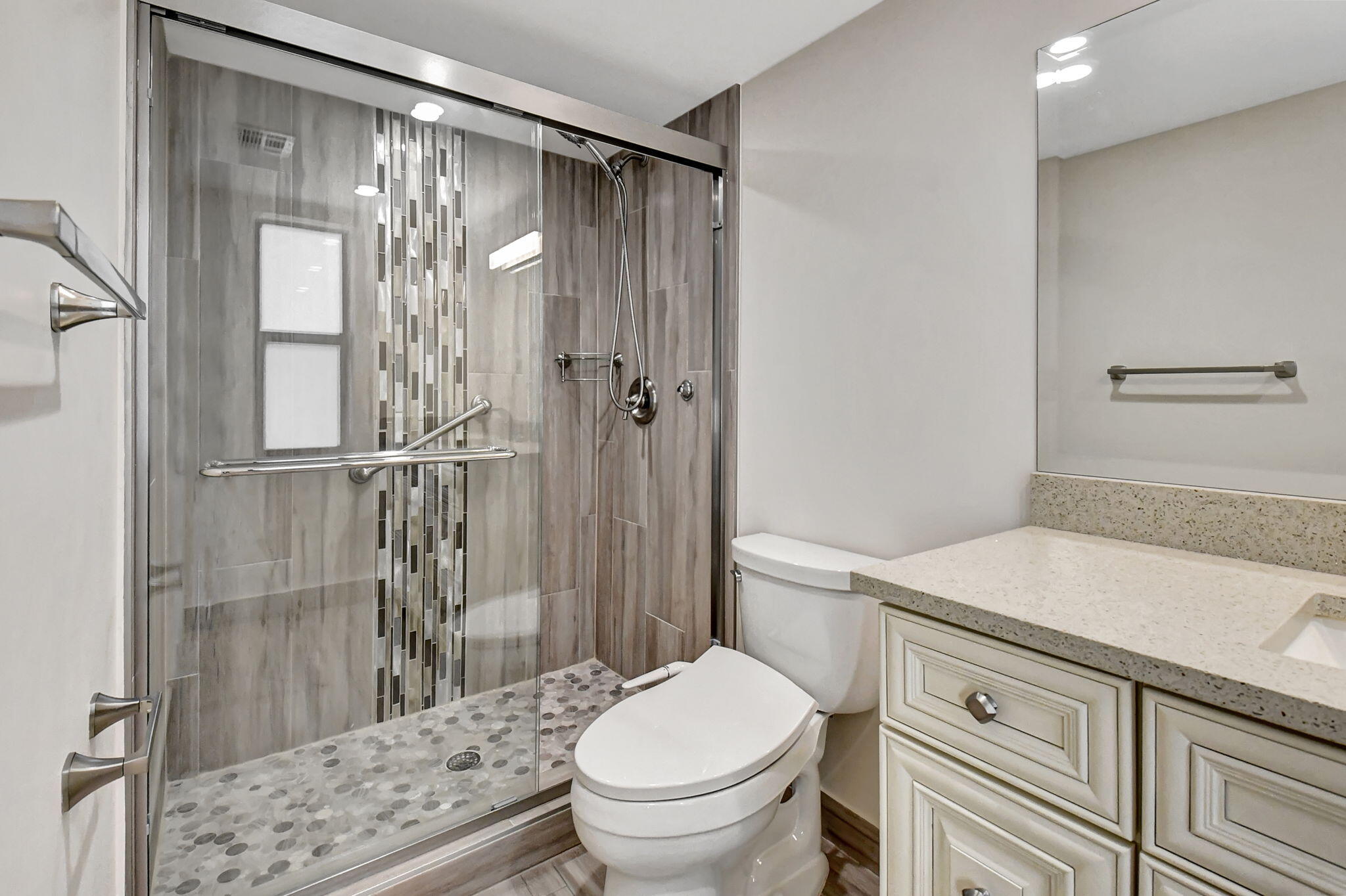 73 Capri B, Unit 73 Delray Beach, FL 33484 - Photo 23 of 93 Primary Bathroom