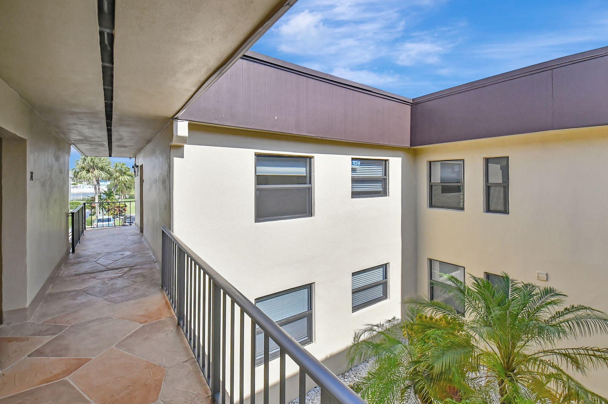73 Capri B, Unit 73 Delray Beach, FL 33484 - Photo 40 of 93 Entrance Passage way