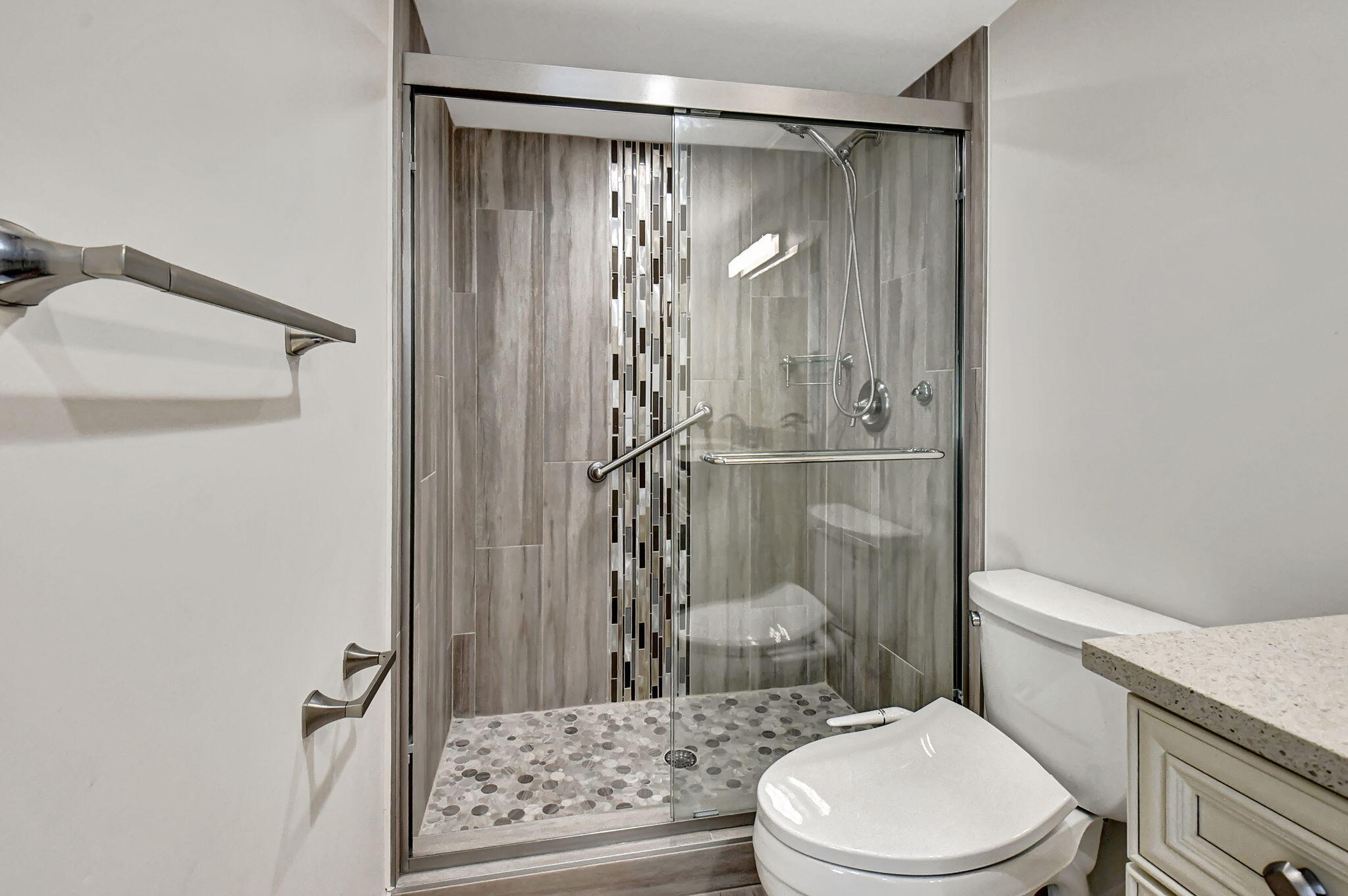 73 Capri B, Unit 73 Delray Beach, FL 33484 - Photo 49 of 93 Primary Bathroom