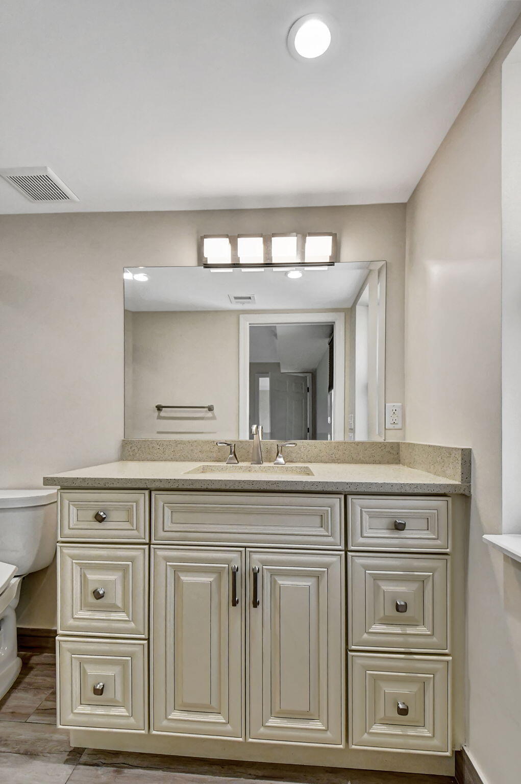 73 Capri B, Unit 73 Delray Beach, FL 33484 - Photo 50 of 93 Vanity