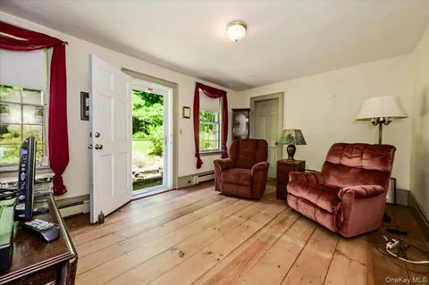$550,000 | 169 West Rogues Path, Huntington, NY 11743
