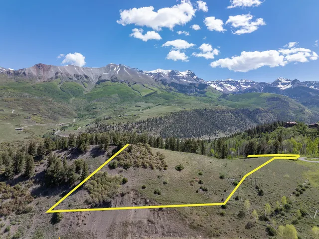 a view of a backyard with mountain