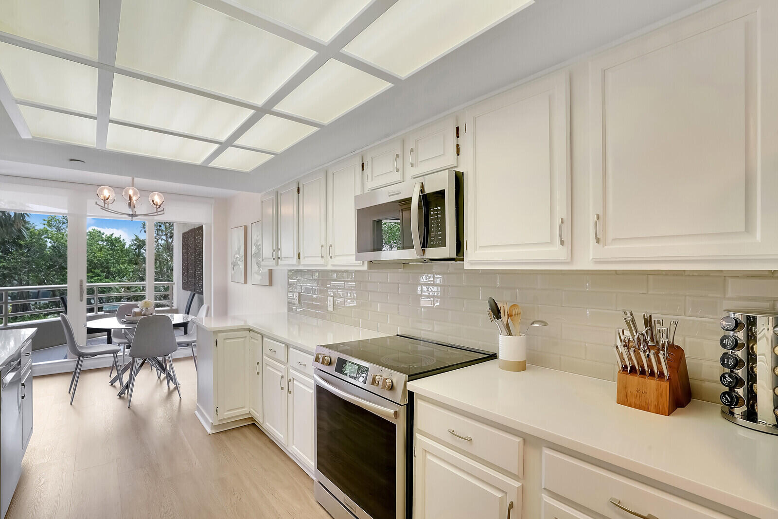 4101 North Ocean Boulevard, Unit D207 Boca Raton, FL 33431 - Photo 13 of 38 Eat-In Kitchen