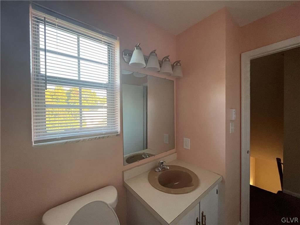 1833 Minesite Road Allentown, PA 18103 - Photo 15 of 22 Full bathroom