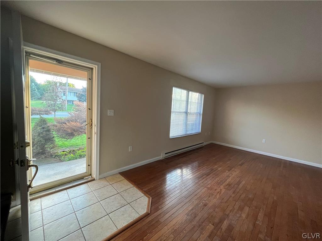 1833 Minesite Road Allentown, PA 18103 - Photo 3 of 22 Living room