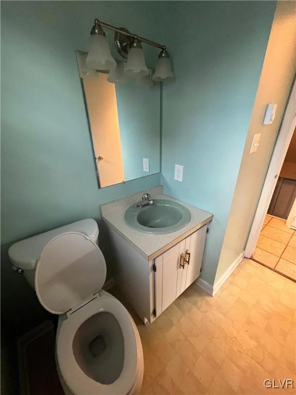 1833 Minesite Road Allentown, PA 18103 - Photo 6 of 22 Powder room