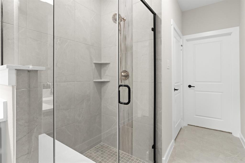 8609 Del Rio Trail Rowlett, TX 75089 - Photo 22 of 40 024-8609DelRioTrail-Wylie-TX-75098-PrimaryBathroom.jpg-SMALL