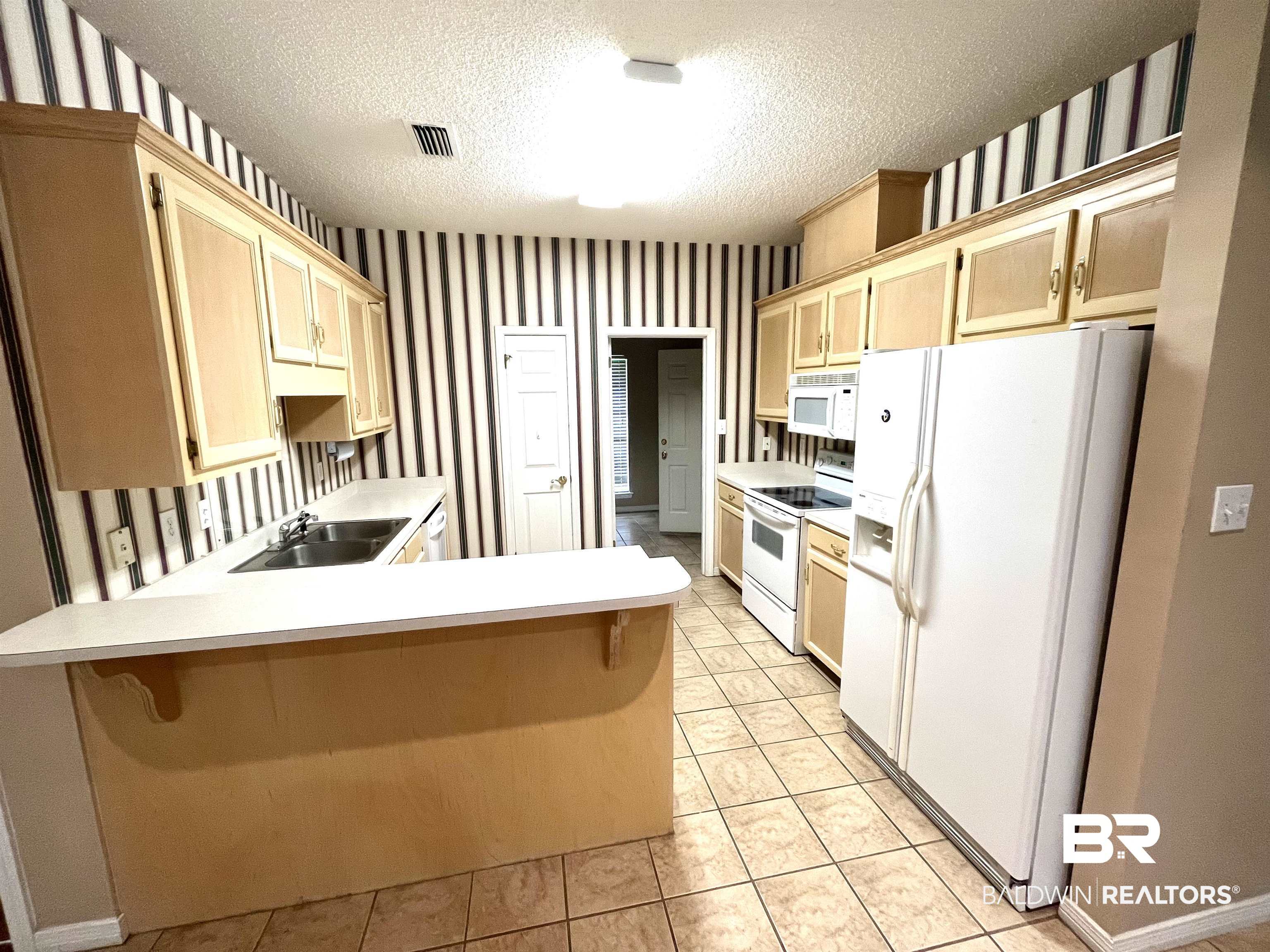 105 Spring Park Drive Fairhope, AL 36532 - Photo 9 of 19 Kitchen