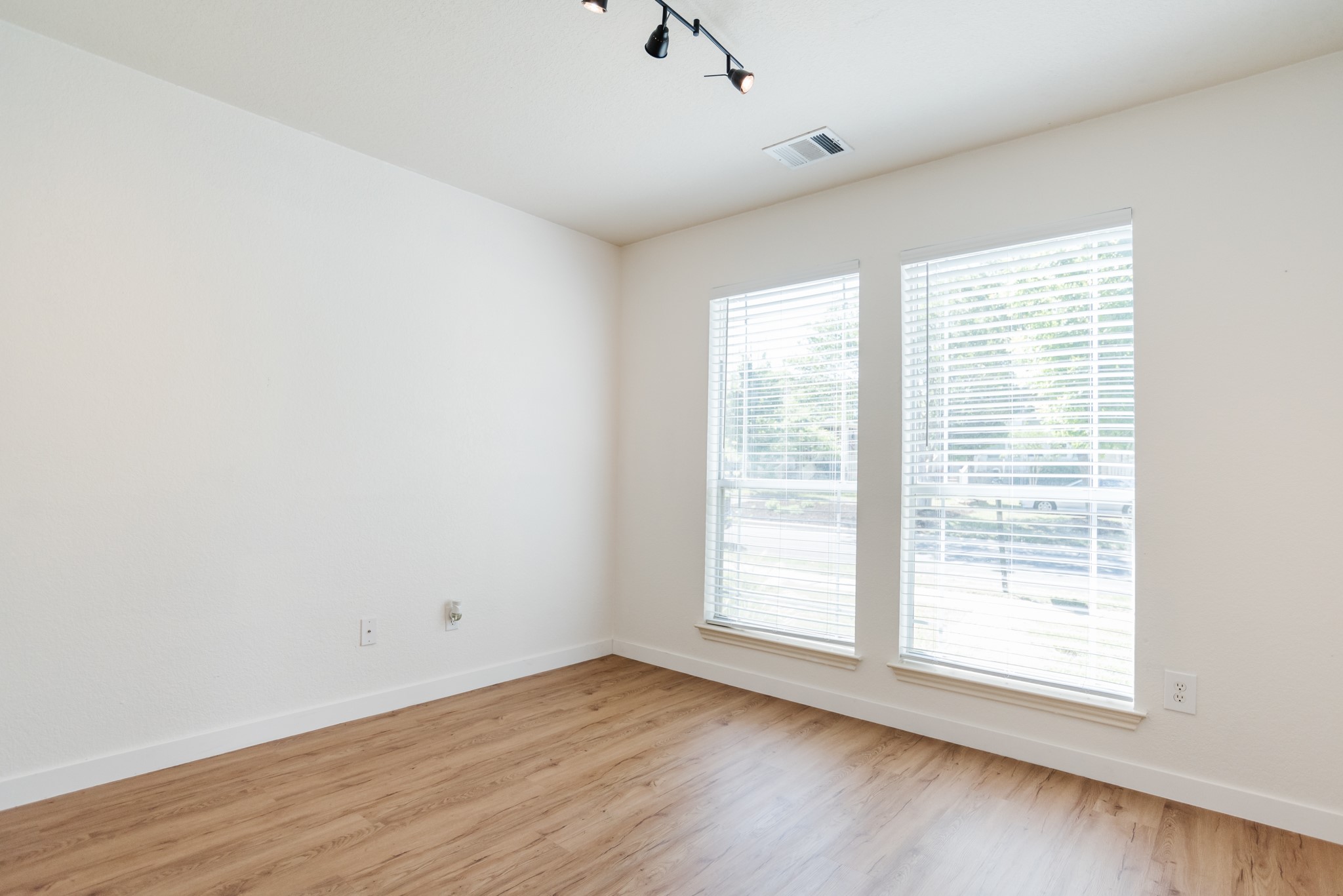 532 Sampson Kyle, TX 78640 - Photo 6 of 40