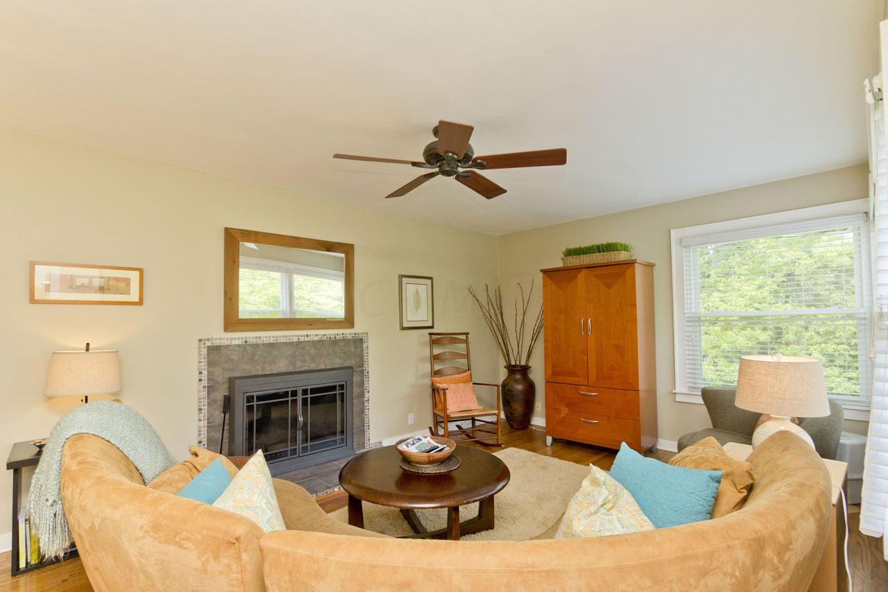 221 Carpenter Road Columbus, OH 43230 - Photo 4 of 27
