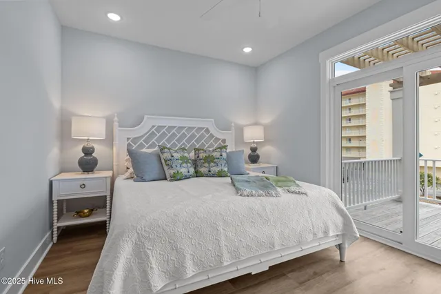 $920,000 | 200 Olde Towne Yacht Clb Drive, Unit 54, Beaufort, NC 28516