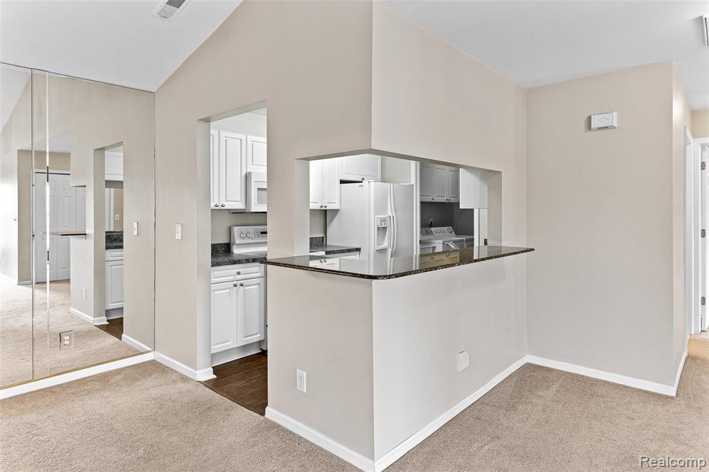3553 Oakmonte Boulevard Rochester, MI 48306 - Photo 11 of 42 Gallery Image 11