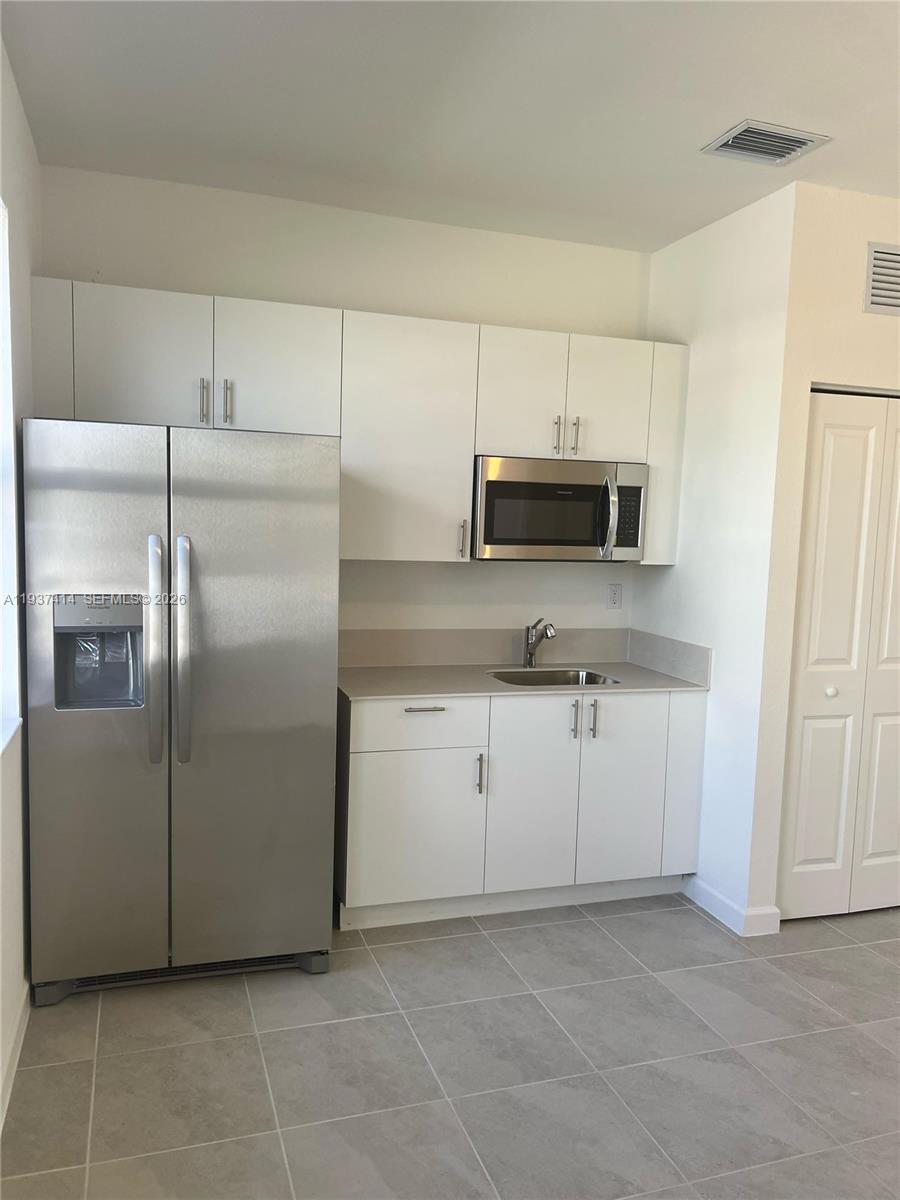 2422 Southeast 30th Street Homestead, FL 33035 - Photo 20 of 36 a kitchen with appliances a sink and cabinets