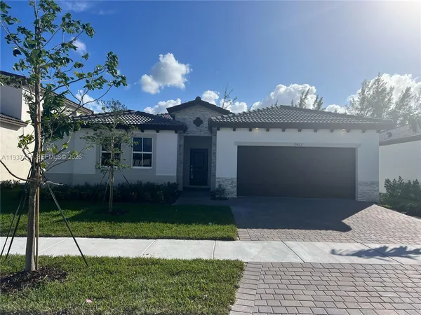 a view of a house with a yard