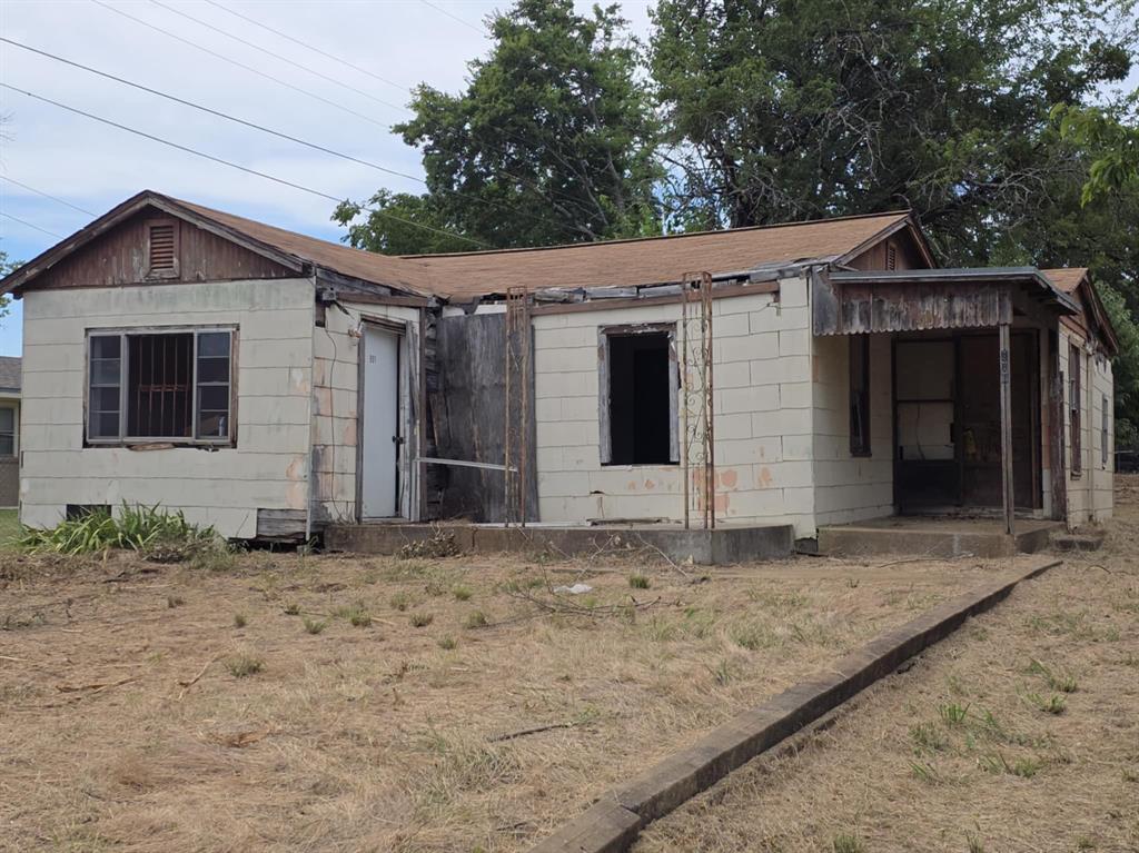 901 East Sears Street Denison, TX 75021 - Photo 11 of 14 View of front of home