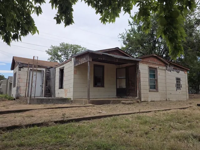 $24,900 | 901 East Sears Street, Denison, TX 75021